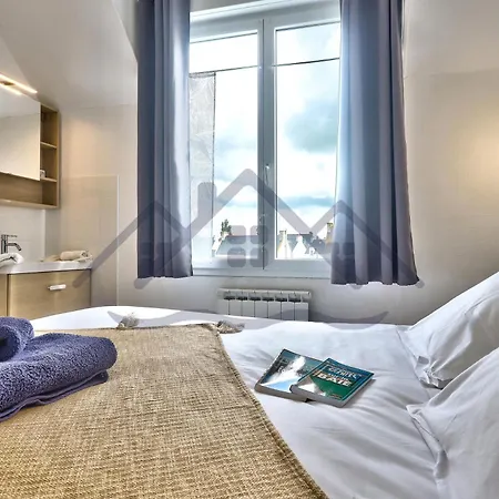 Localise - C02 - Vue - Balcon - Juste A Cote - Centre Et Port A Pied - Wifi Inclus - Draps Inclus - Animaux Bienvenus