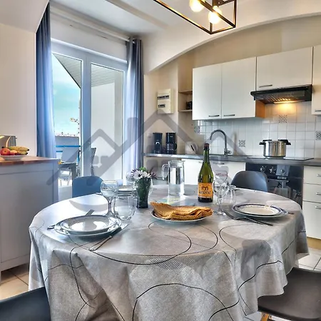 Localise - C02 - Vue - Balcon - Juste A Cote - Centre Et Port A Pied - Wifi Inclus - Draps Inclus - Animaux Bienvenus *