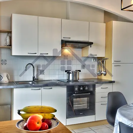 Appartement Localise - C02 - Vue - Balcon - Juste A Cote - Centre Et Port A Pied - Wifi Inclus - Draps Inclus - Animaux Bienvenus